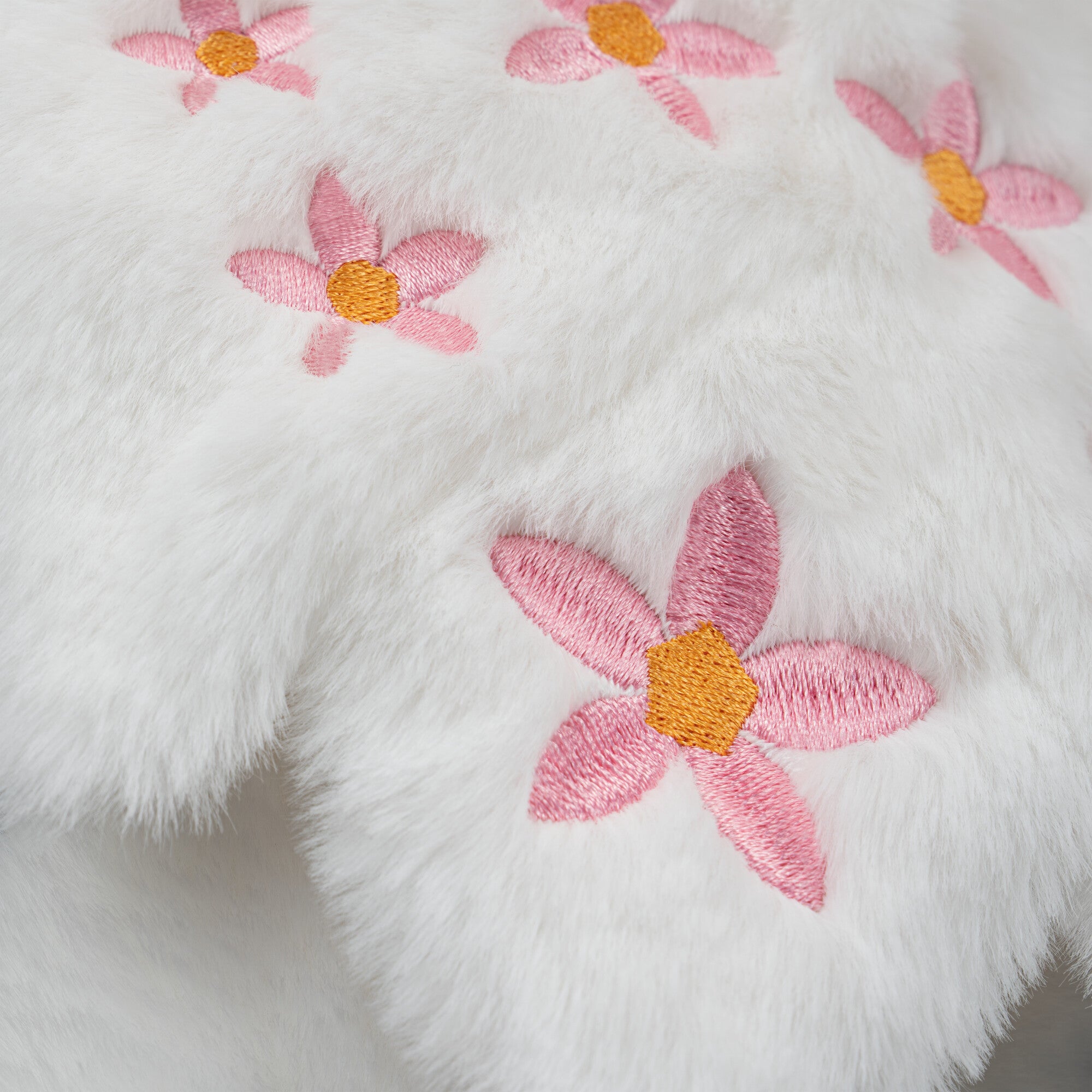 Adopt-Me-AME0070-Giant-Collector-Plush-Gold-Horn-OP-DETAIL-2-lpr.jpg