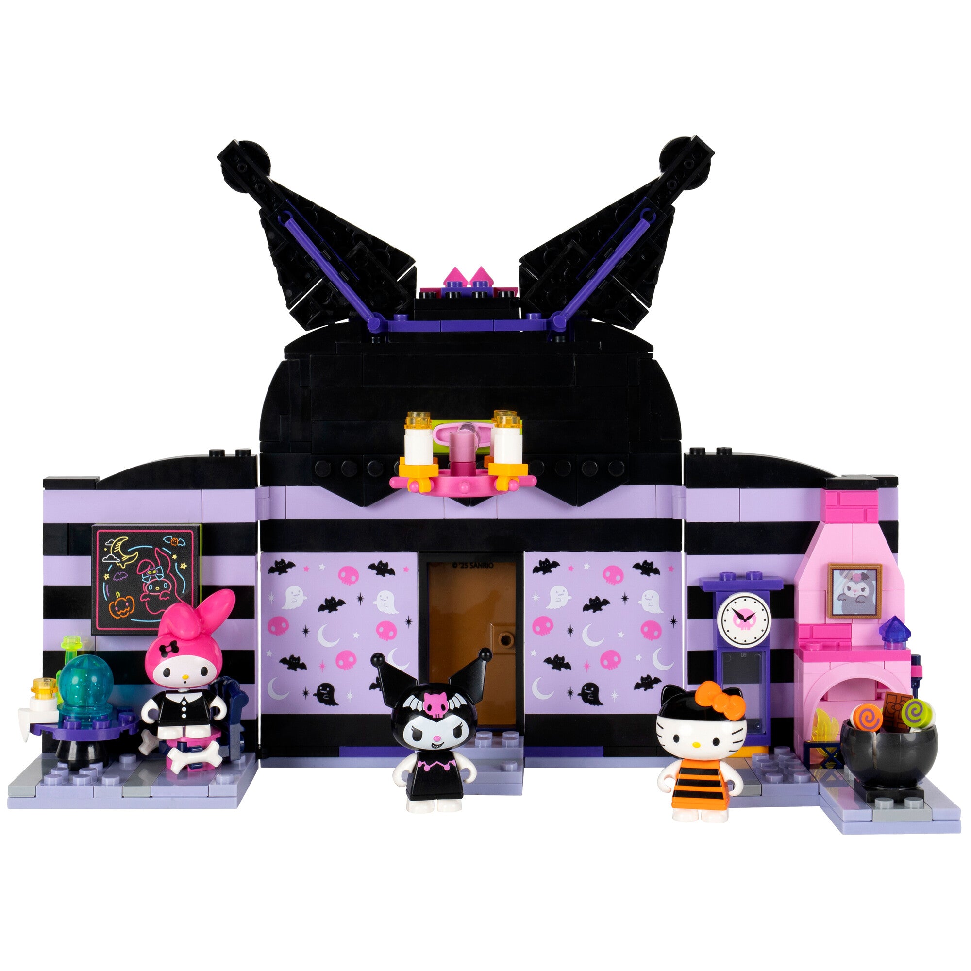 CNS0131_BLDR_HelloKittyKuromiHauntedHouse_FEAT3_lpr.jpg