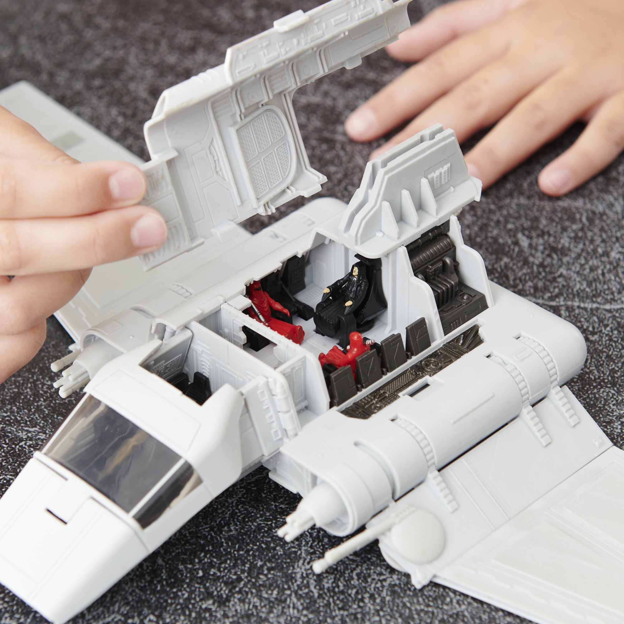 SWJ0098-Star-Wars-MGS-Lifestyle-W4-0781-lpr.jpg