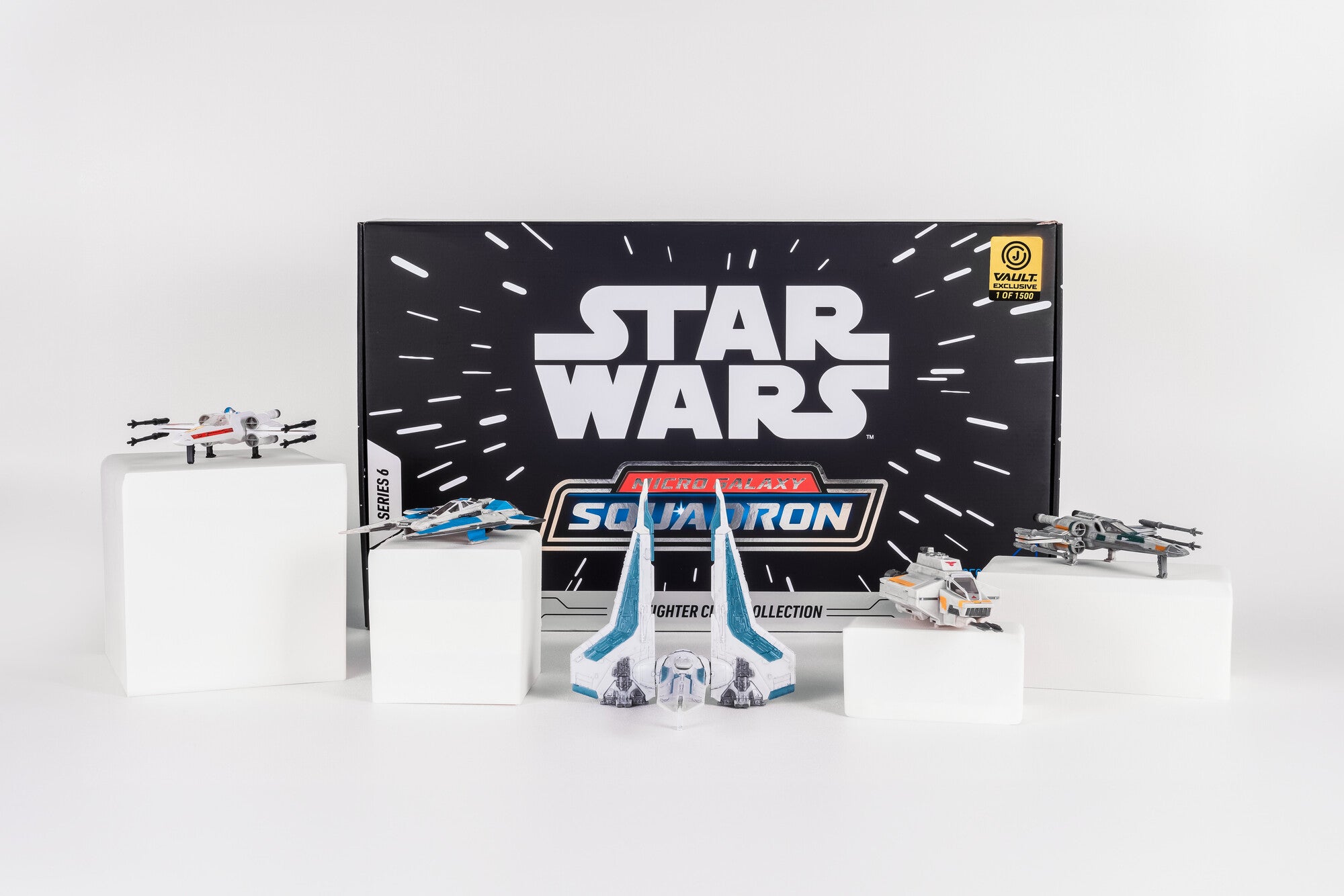SWJ0378-StarWars-SWJ-VehicleBundleVehiclesFigures-Series6StarfighterClassCompleteEditionBoxSet-Artistic-023_lpr.jpg