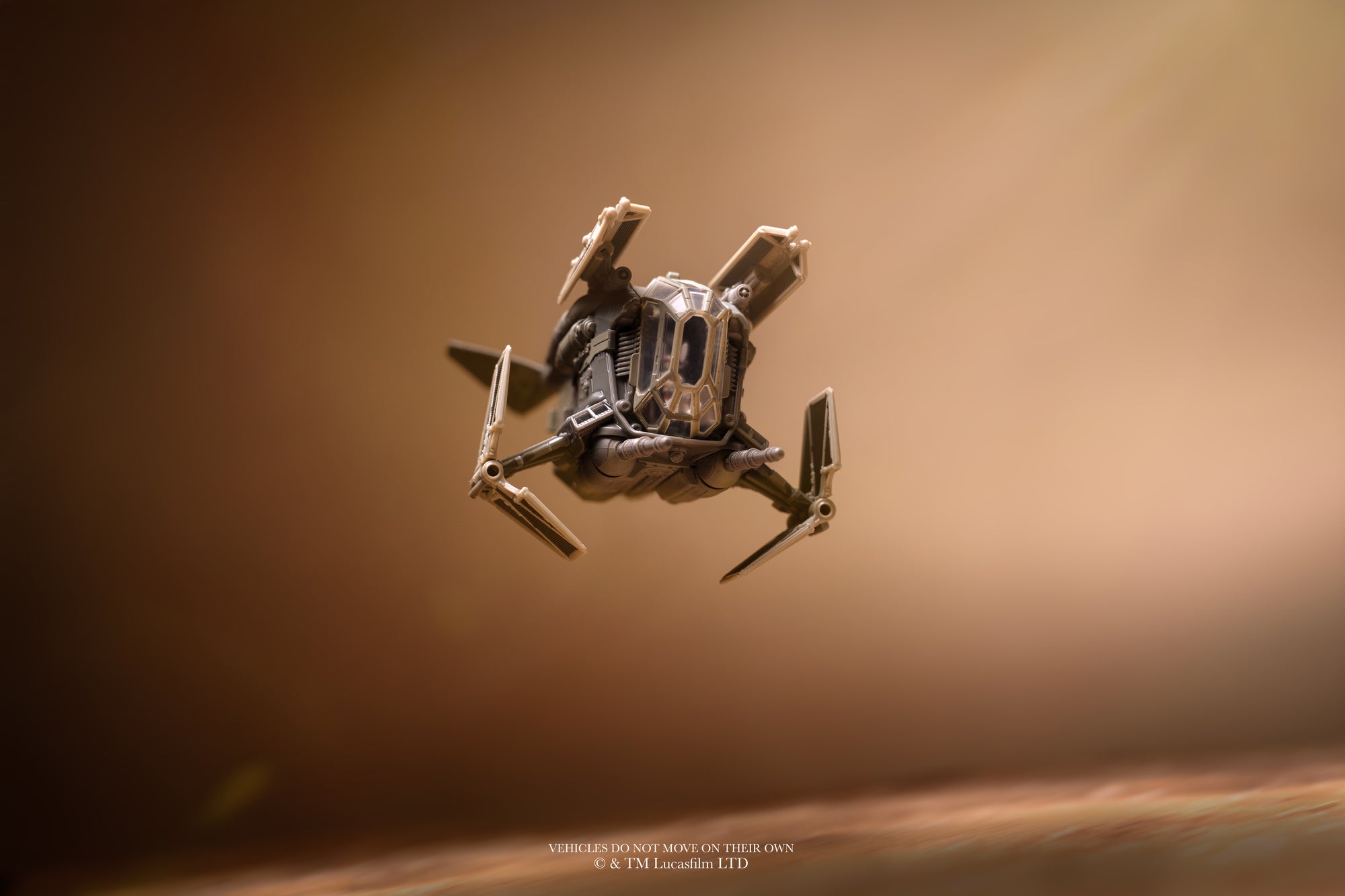SWJ0547_Star-Wars_ARTISTIC-Vault-FTM-LAAT-Ahsoka_Artistic_Fig-10-jpg.jpg